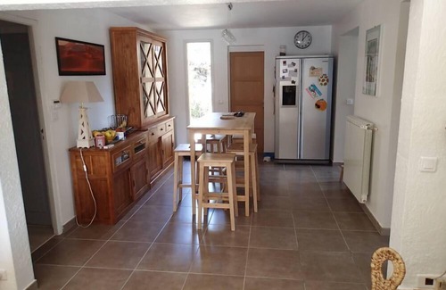 Poulx House | Tranquil Villa with Pool Between Nimes and Uzes - Rated 10/10