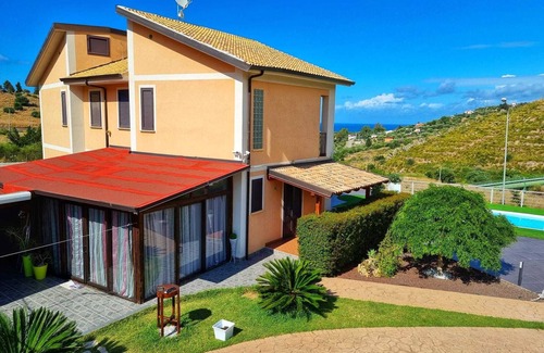 Trabia Villa | Relaxing Villa with Pool Near Palermo and Cefalù
