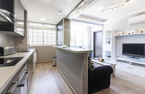El Ejido Apartment | Between Picasso and La Merced, Renovated Apartment