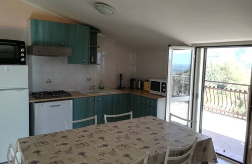 Colfelice Apartment | Ideal Family Retreat with Ocean Views and Pool Access