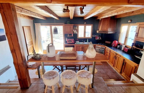 Chateau-Ville-Vieille Ski Chalet | Beau Chalet Plein Sud: Family-Friendly Comfort & Top-Rated Stay