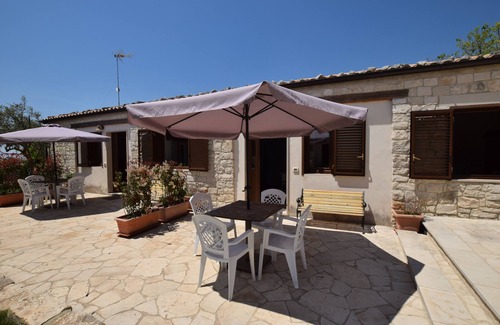 Modica House | Elegant Outbuilding in 18th Century Villa by the Sea