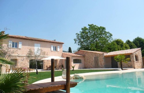 Peymeinade House | Idyllic Villa Retreat with Pool, Spa & Lake Views
