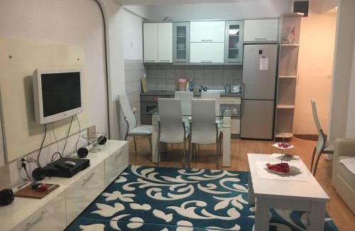 Ohrid Apartment | Scenic Retreat: Between the Lake and the Forest