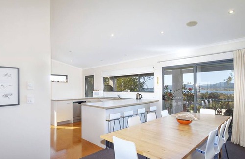 Green Point House | Relaxing Retreat Between the Ocean and Lake with Spa Amenities