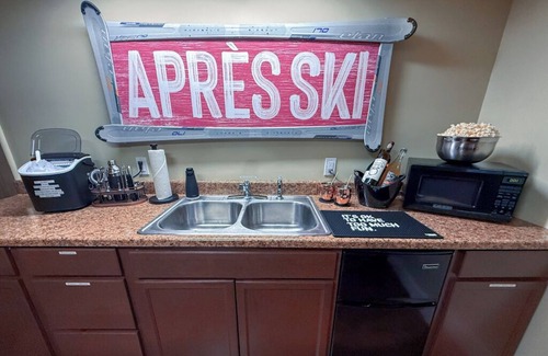 Warren House | Cozy Retreat with Hot Tub, Fire Pit & Dog-Friendly Vibes