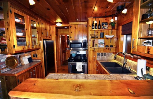 Idyllwild Cabin | Tranquil Retreat at Between Two Pines: Sauna & Hot Tub Bliss