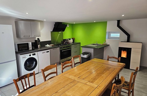 Aze House | Discover Pet-Friendly Vrbo Property with Breakfast & Kitchen