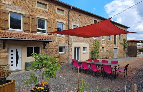 Aze House | Discover Pet-Friendly Vrbo Property with Breakfast & Kitchen