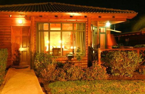 Ne'ot Golan House | Idyllic Getaway: Between Water and Sky with Hot Tub Access