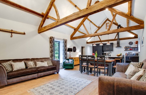 Mawddwy House | Comfortable Beudy Erw'r March - Family-Friendly Retreat