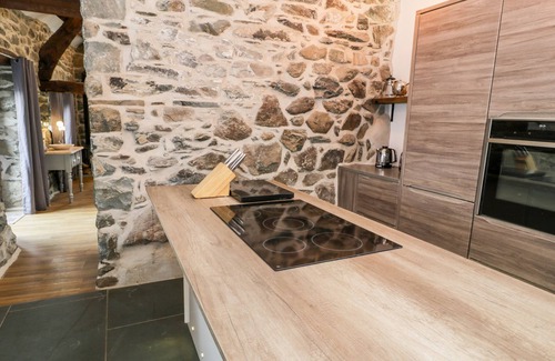 Llanfair Cottage | Pet-Friendly BEUDY BACH: Character Cottage with Ocean View