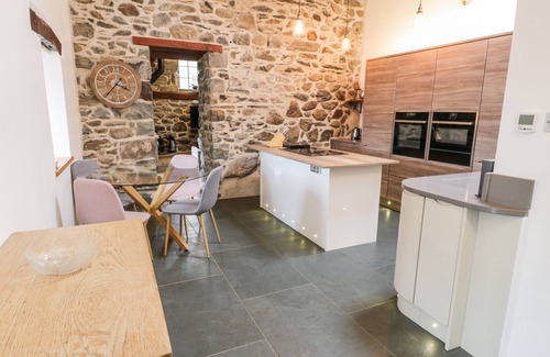 Llanfair Cottage | Pet-Friendly BEUDY BACH: Character Cottage with Ocean View