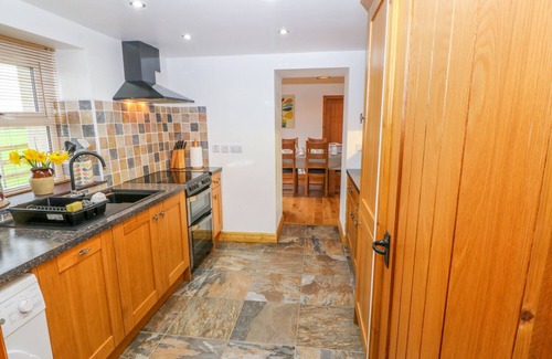 Llanerchymedd Cottage | Relax at Beudy Tyddyn: Family-Friendly with Spa & Breakfast