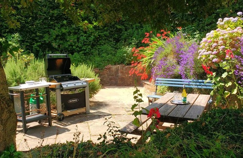 Blaisdon Cottage | Pet-Friendly Beulah Cottage: Character Retreat in Littledean