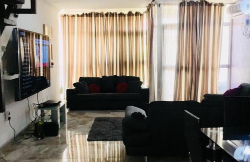 Ofin Apartment | Beulah Place: Family-Friendly Stay with Pool & Breakfast
