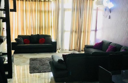 Ofin Apartment | Beulah Place: Family-Friendly Stay with Pool & Breakfast