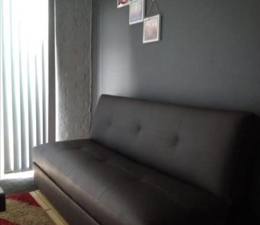 Trawal House | Cozy Beulahland Guesthouse: Family-Friendly with Breakfast