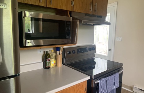 Kentville House | Beutiful 3 bedroom upper unit of duplex home