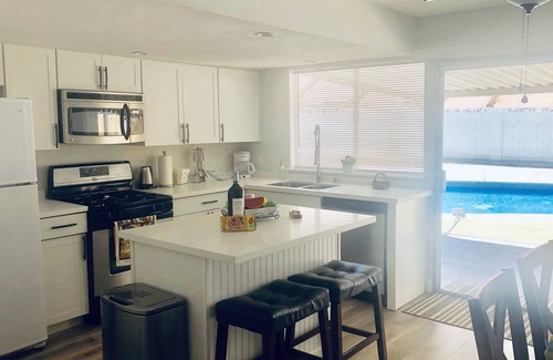 Paradise House | Beautiful House in Vegas: Pet-Friendly with Ocean Views