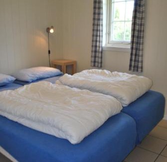 Gvarv Cabin | Cozy Beverøya Hytteutleie with Pet-Friendly Amenities