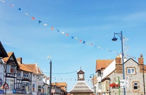 Sheringham House | Experience Beverley Cottage: A Stylish Retreat with Amenities