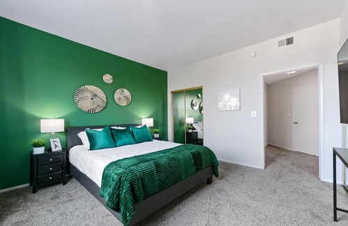 Beverly Grove Apartment | Elegant Beverly Hills Oasis: 2 BR Apt with Pool & Hot Tub
