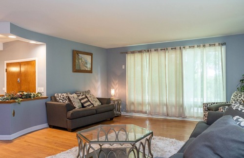 Beverly House | Family-Friendly Beverly Place with Kitchen and Great Reviews