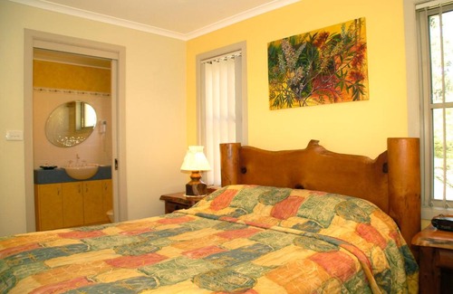 Bewong Cabin | Serene Bewong River Retreat: 4-Star Getaway with Kitchen