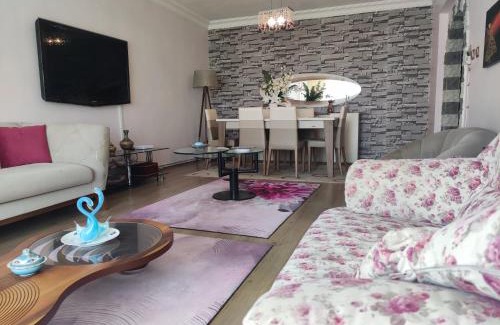 Esenyurt Apartment | Comfortable Beylikdüzü Apartment with Hot Tub & Family-Friendly