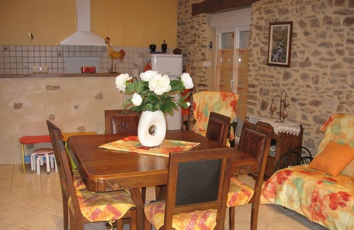 Beynat Cottage | Experience Comfort at Beynat Gite: Guest Rated 9.8, Ocean Views