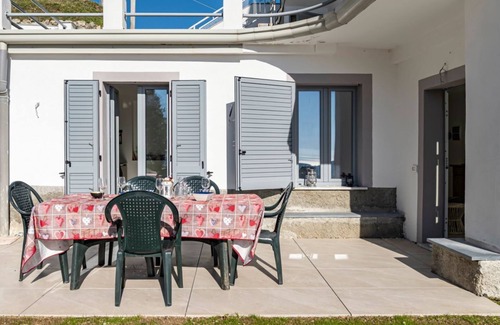Vezzano Ligure Apartment | Beyond the Sea: Pacific Refuge in Liguria