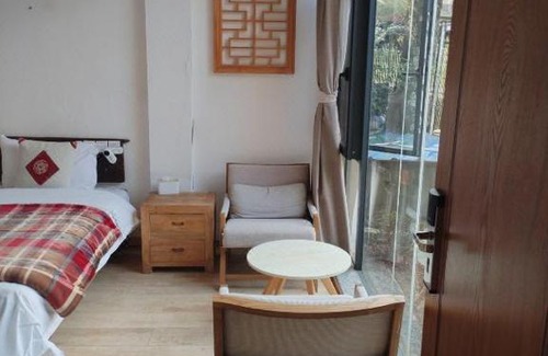 Honghe House | Discover Beyond the Terrace Residence: Pet-Friendly Retreat