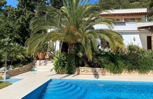 Capdepera Apartment | Serene Retreat with Saltwater Pool Near the Ocean