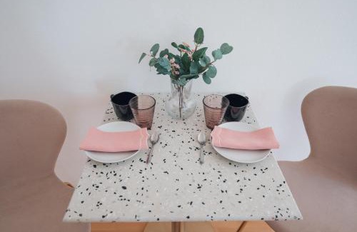 Oberdobling Apartment | Charming Studio with Private Garden Awaits Your Arrival
