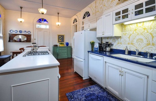 Jacksonville House | Historic BF Dowell House: Guest Rated 9.8 with Family Amenities