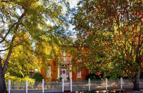 Jacksonville House | Historic BF Dowell House: Guest Rated 9.8 with Family Amenities