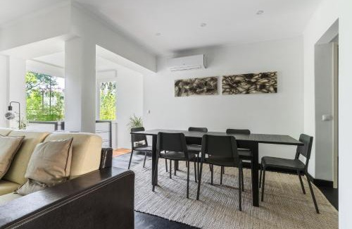 Lombos Apartment | Beachfront Retreat for Family and Friends - Rated 10/10