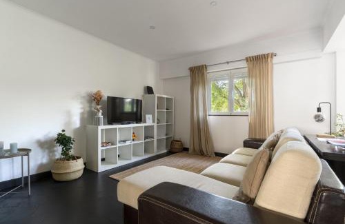 Lombos Apartment | Beachfront Retreat for Family and Friends - Rated 10/10