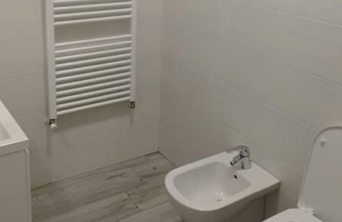 Grassobbio Bed & Breakfast | Bgy Airport House Ampia Camera Matrimoniale con Balcone