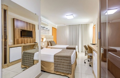 Liberdade Hotel | Welcoming BH Jaraguá Hotel: Family-Friendly with Pool & Spa