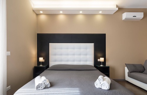 Vasto House | Convenient Stay at BH Napoli Railway with Breakfast Included