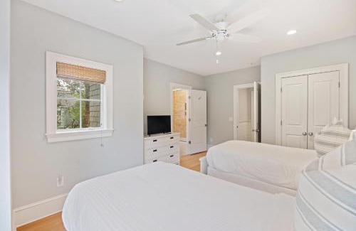 Vanderhorst Plantation House | Experience Comfort at 17 Bufflehead with Pool Access