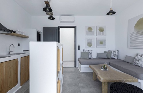 Naxos Villa | Suite Naxos: Ocean View Retreat with Private Pool & Breakfast