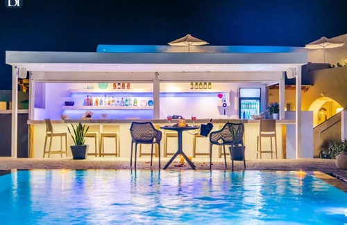 Karterados Apartment | Inviting Suite Santorini: Family-Friendly with Breakfast