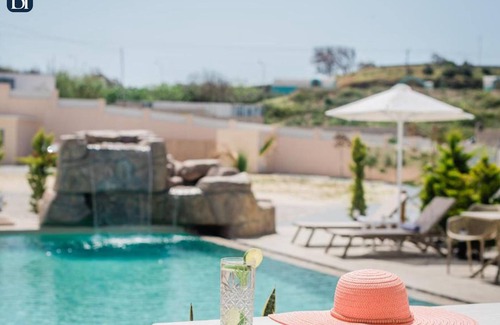 Karterados Apartment | Elegant Suite Santorini with Breakfast & Family-Friendly Perks