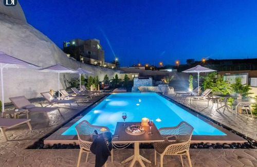 Karterados Apartment | Elegant Suite Santorini with Breakfast & Family-Friendly Perks