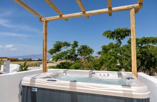 Milopotas Apartment | Discover Suite Naxos: Pet-Friendly Retreat with Pool