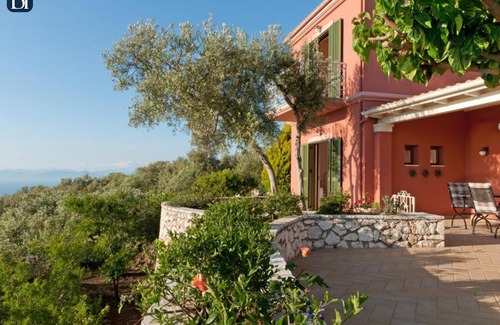 Kavallos Villa | Relax at Villa Lefkada: Family-Friendly & Pet Welcome