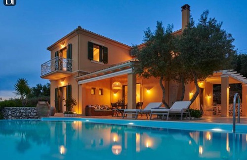 Kavallos Villa | Villa Lefkada: Pet-Friendly Retreat with Breakfast Included